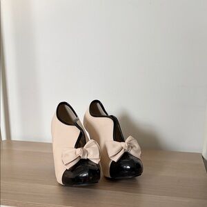 Manxixi Chic Two-Tone Women's Heels with Bow Accent